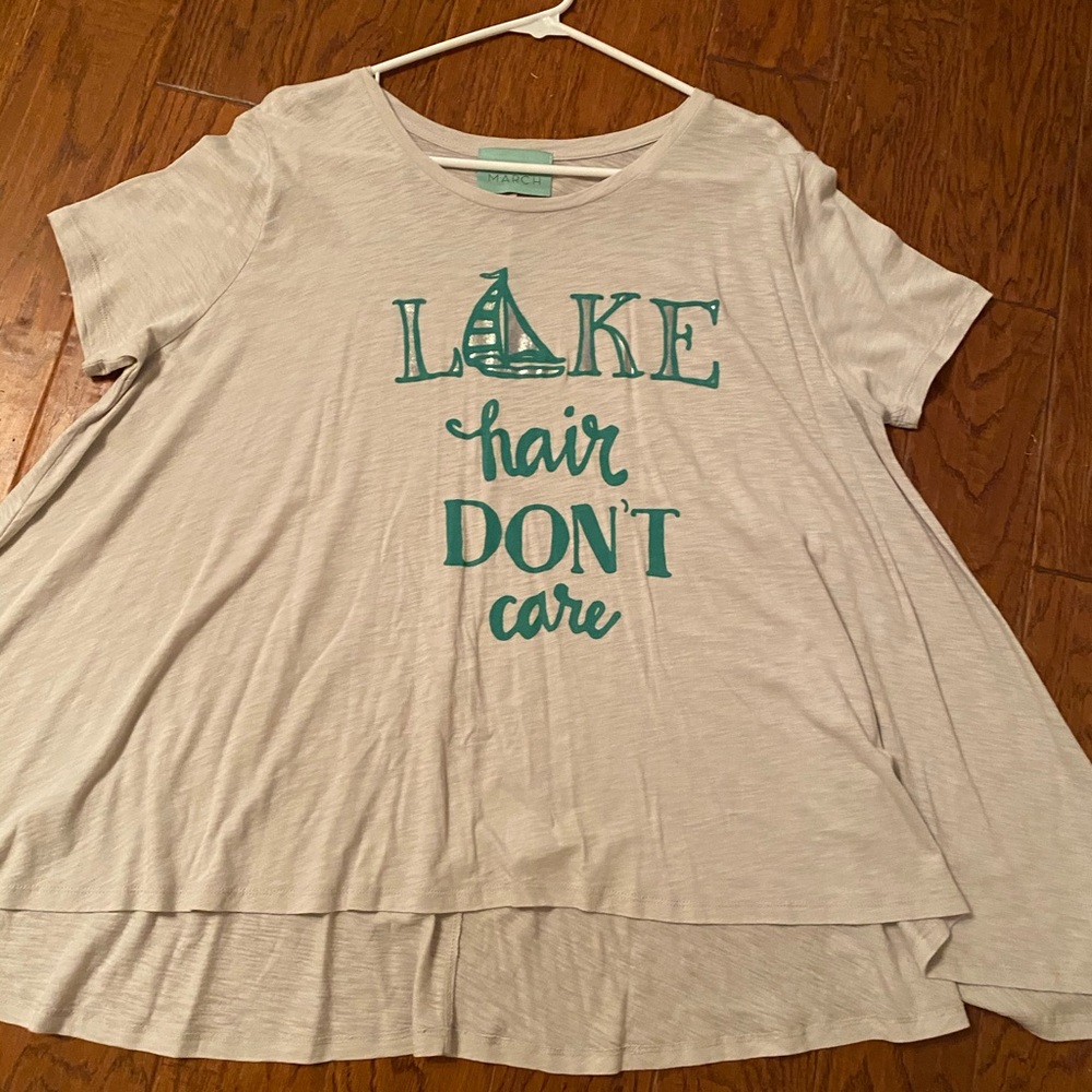 Flowy Judith March tee
